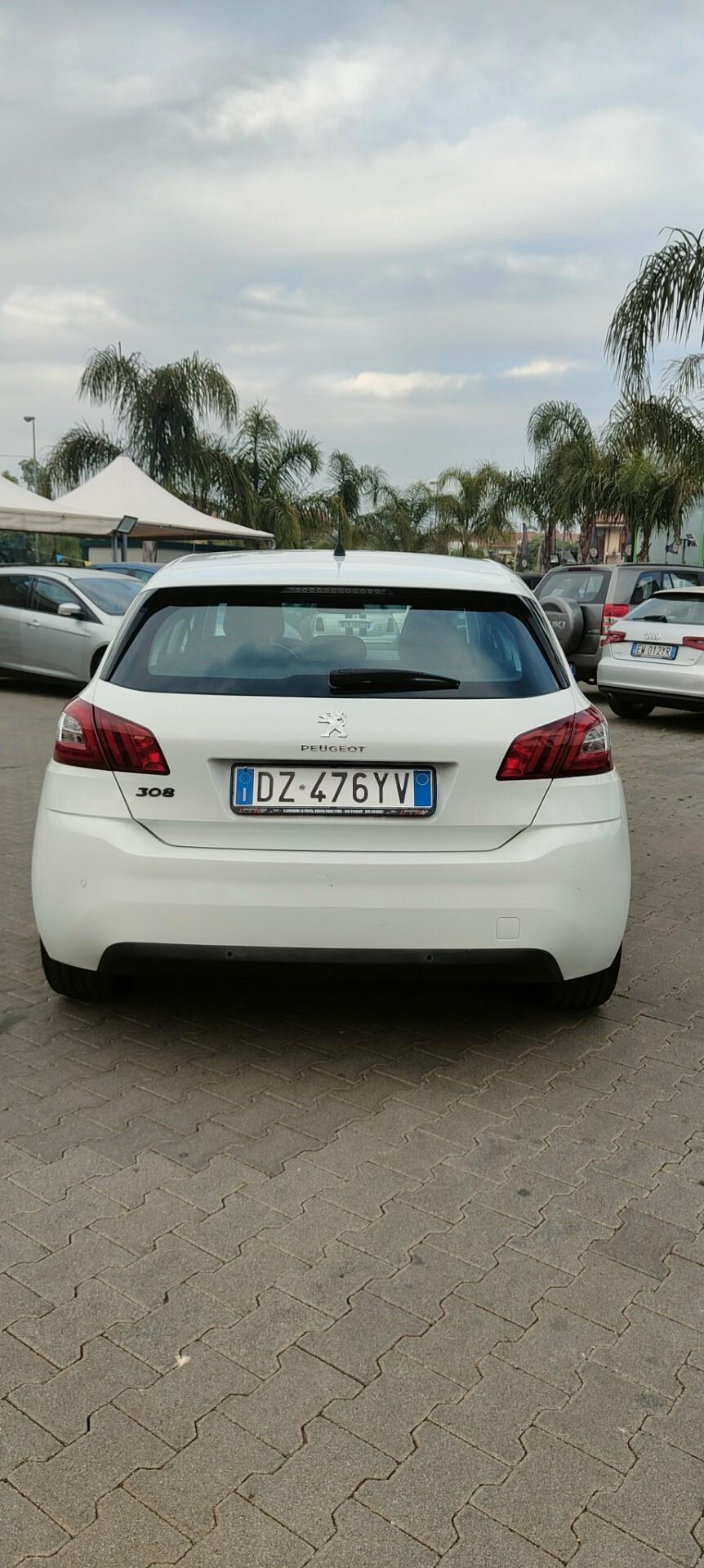 Peugeot 308 BlueHDi 120 Allure cambio automatico
