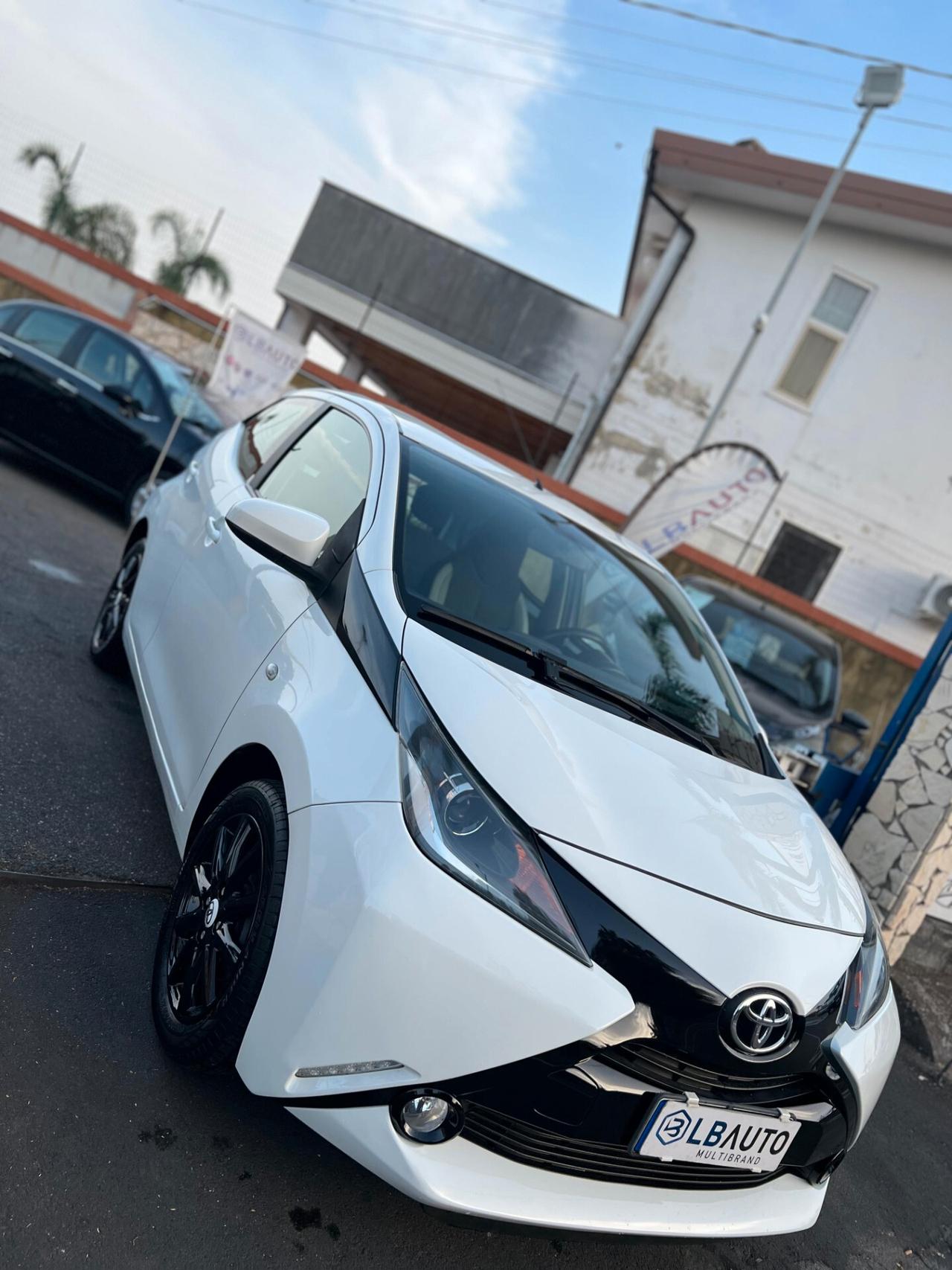 Toyota Aygo 1.0 VVT-i 69 CV 5 porte x-wave MMT