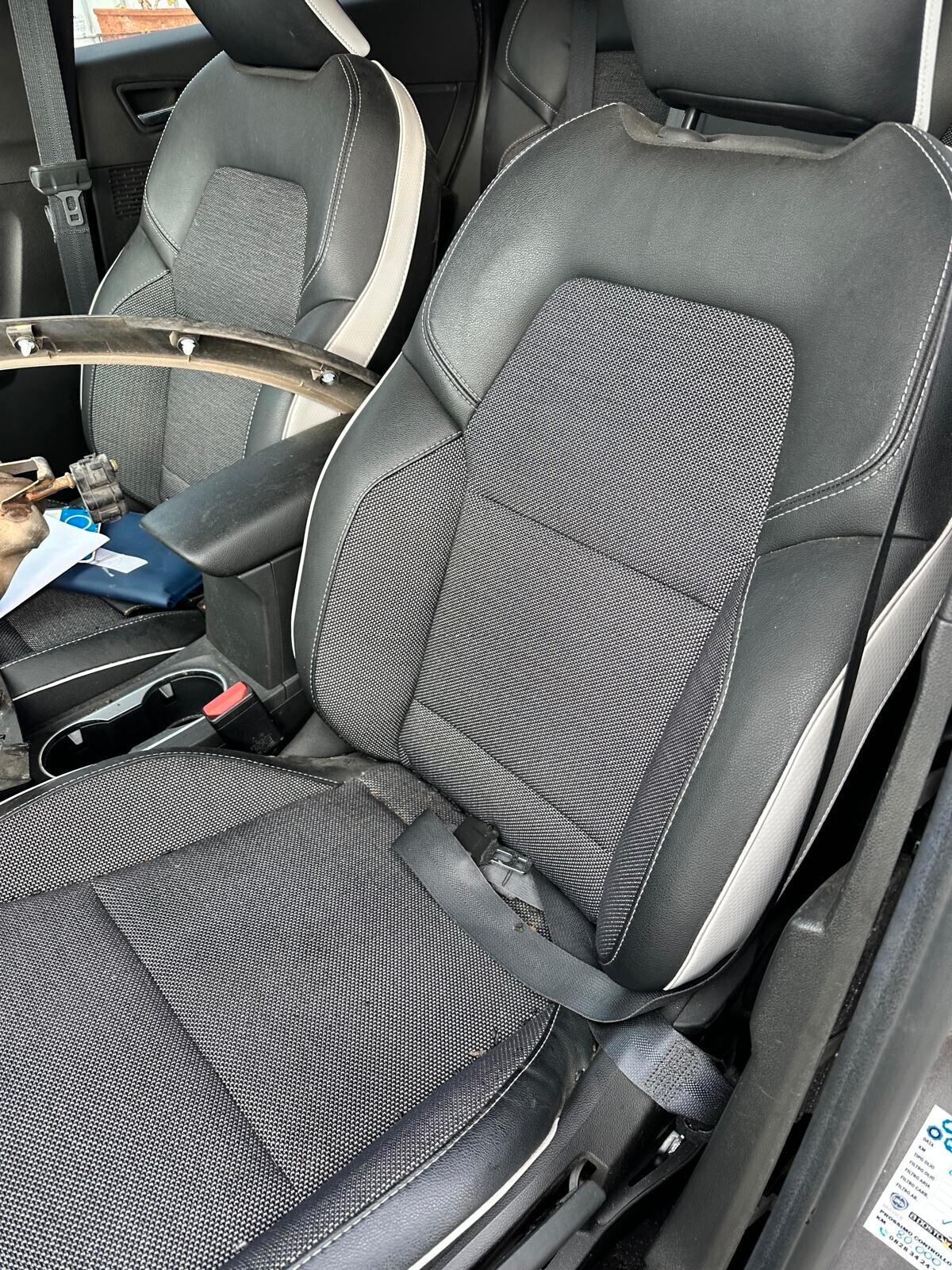 Renault Captur Hybrid Sinistrata Incidentata