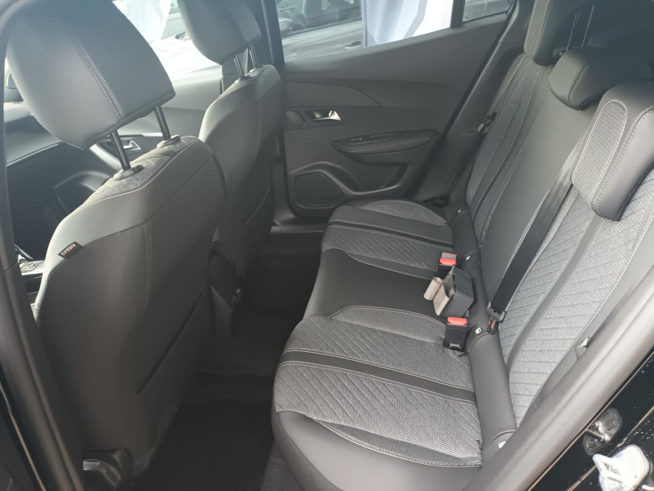 Peugeot 2008 Hybrid 1.2 Allure 145 CV e-DCS6