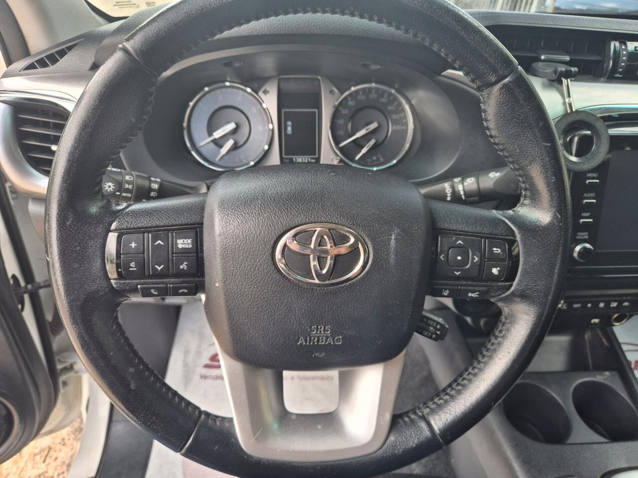 Toyota Hilux 2.4 D-4D A/T 4WD 4 porte Double Cab Lounge