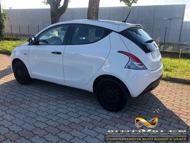 LANCIA Ypsilon 1.0 FireFly 5 porte S&S Hybrid Ecochic Silver