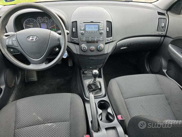 HYUNDAI i30 1.6 CRDi 90CV "ADATTA PER NEOPATENTAT