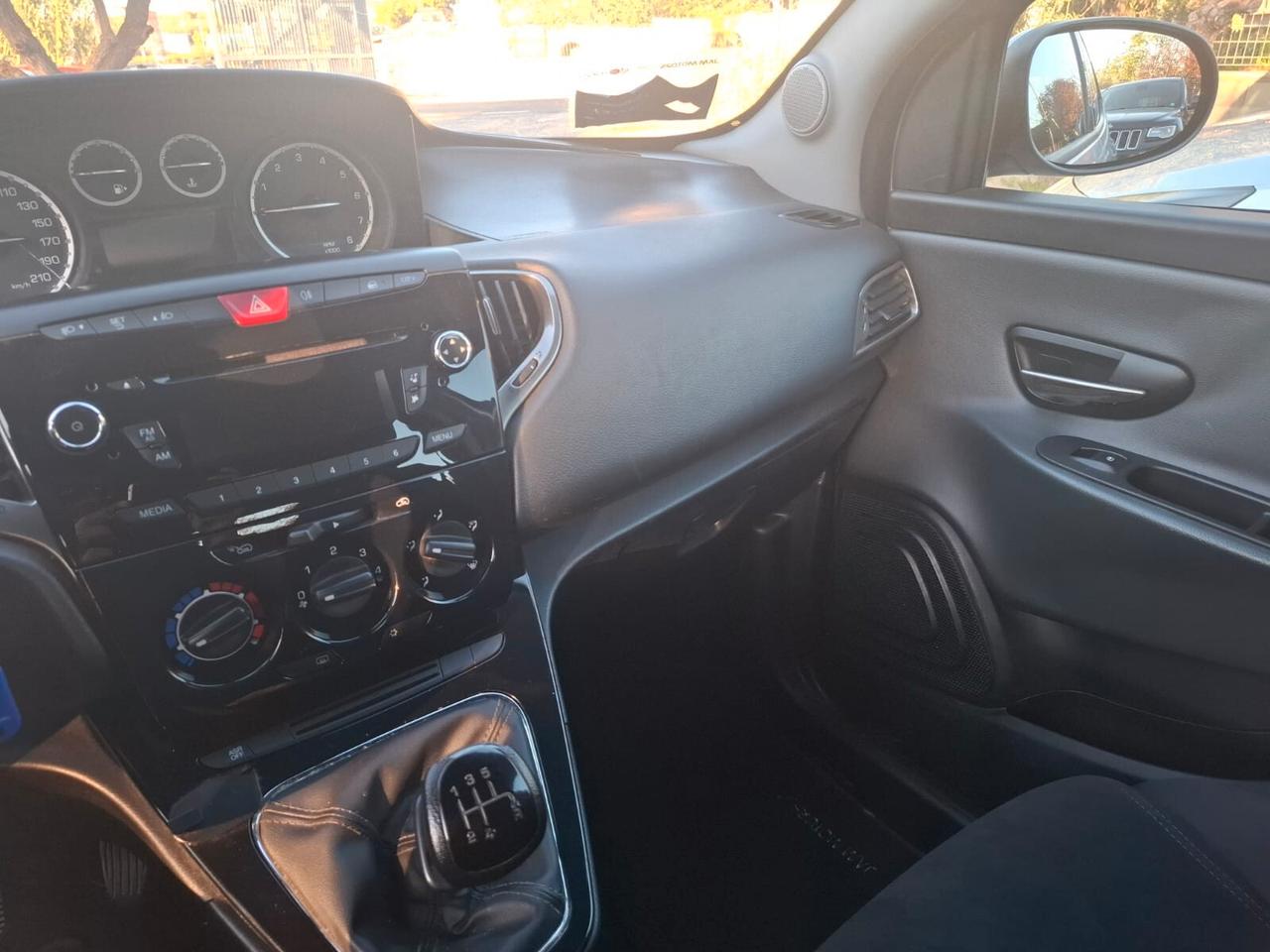 Lancia Ypsilon 1.2 69 CV 5 porte Platinum