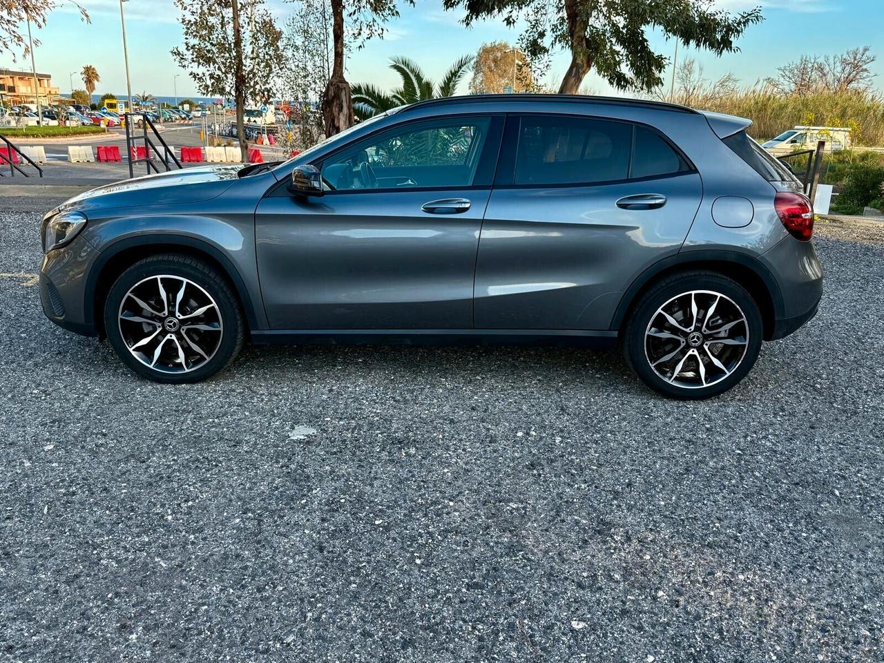MERCEDES- BENZ GLA 200 D AUTOMATIC SPORT