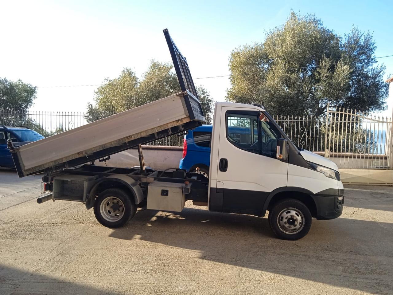 Iveco Daily 35C12 2.3 RIBALTABILE TRILATERALE