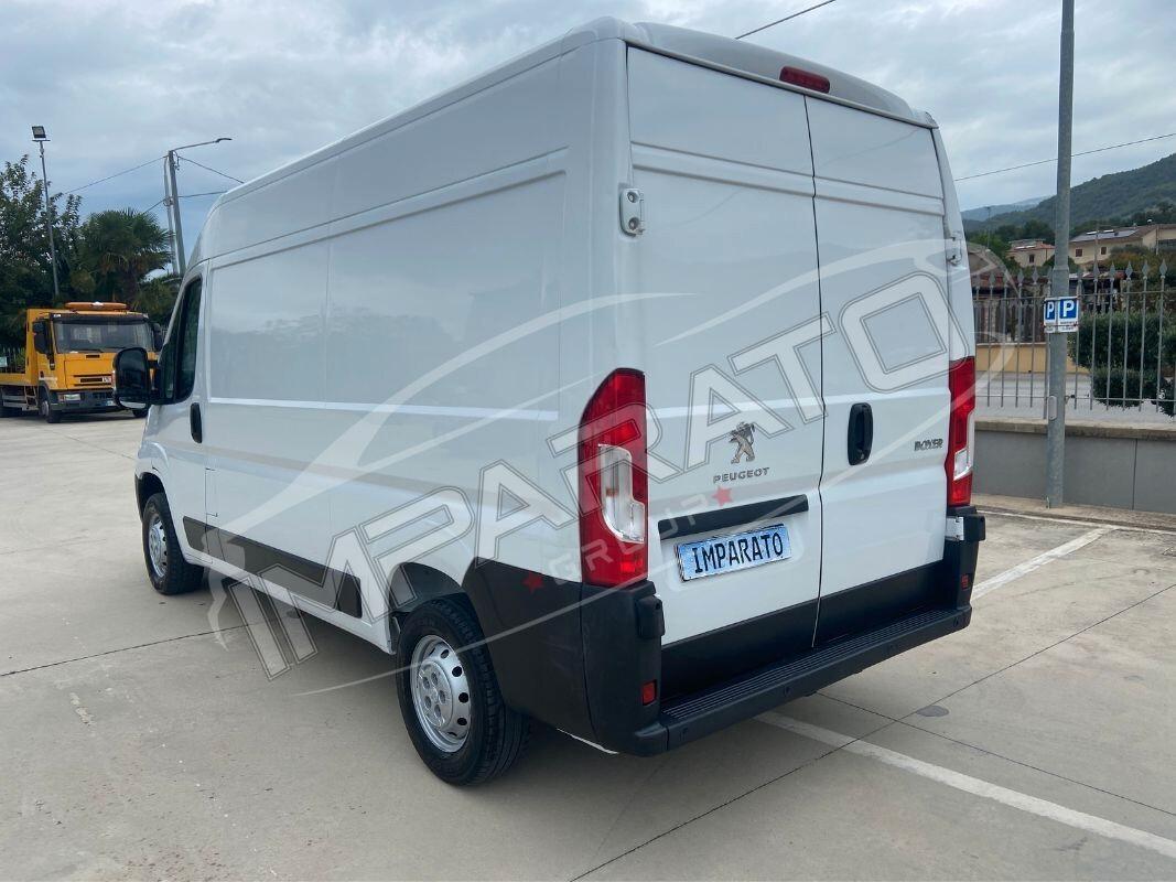 Peugeot Boxer 333 L2H2 2.2 BLUEHDI 140CV SES