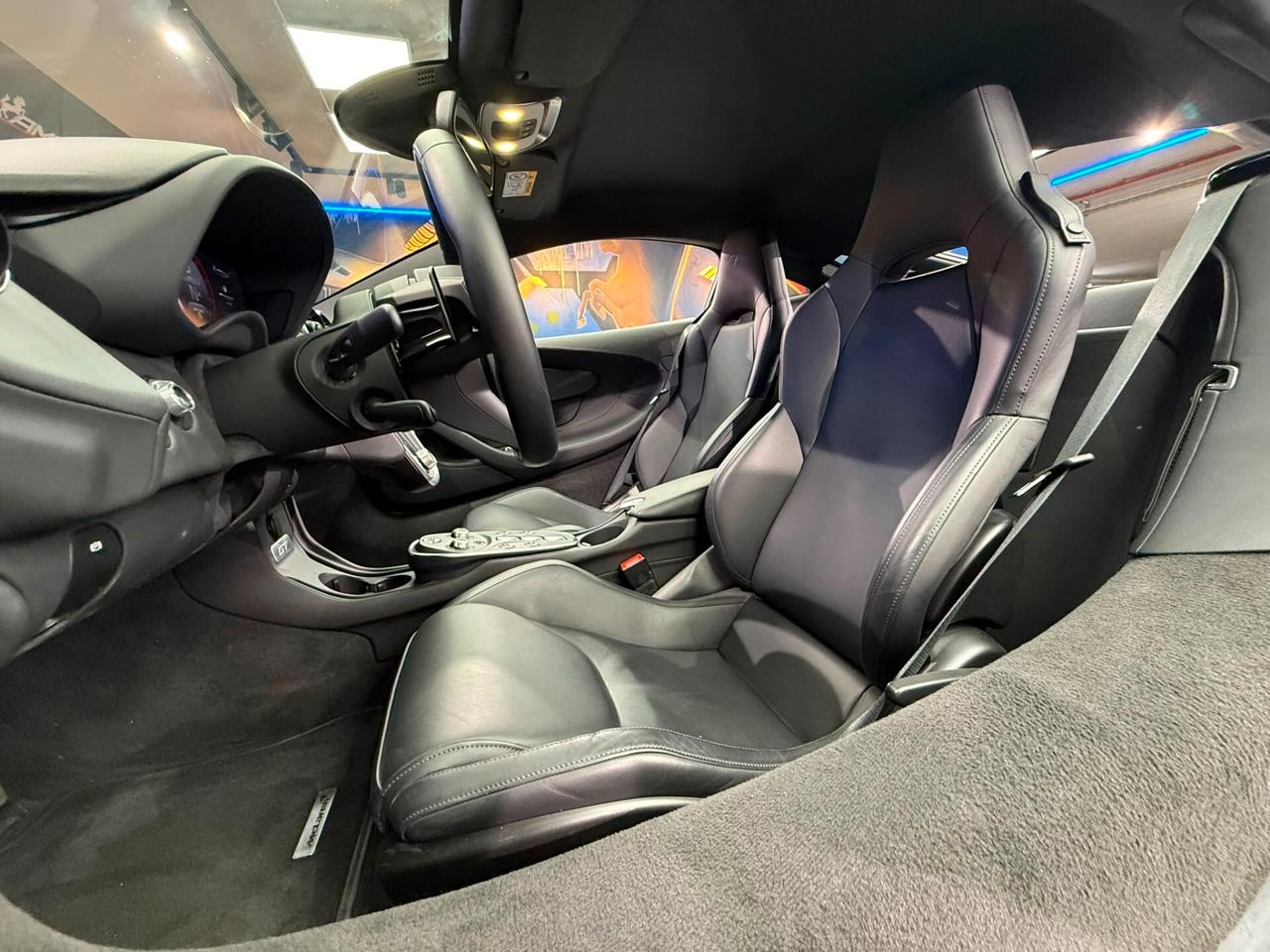 Mclaren GT (393)