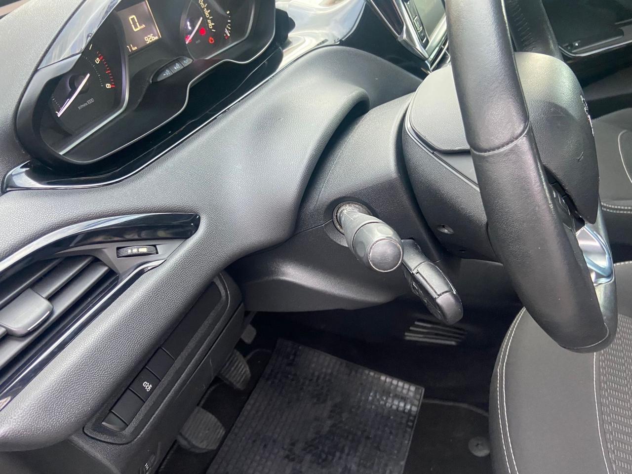 Peugeot 208 BlueHDi 75 5 porte Black Line 120.000Km