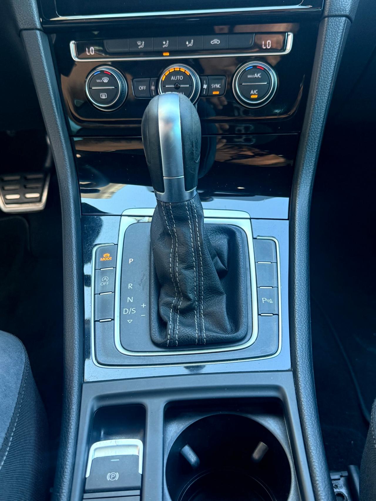 Volkswagen Golf 5p 1.6 tdi Highline 110cv dsg. R-LINE ,APPLE CARPLAY,ANDROID AUTO,BLUETOOTH,NAVI,FARI LED