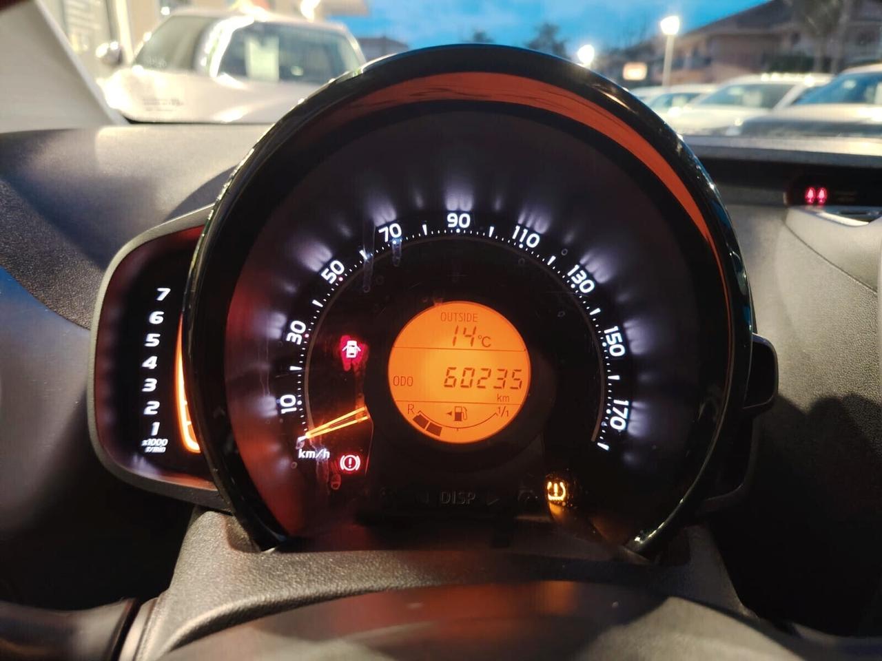 Toyota Aygo Connect 1.0 VVT-i 72 CV 5 porte