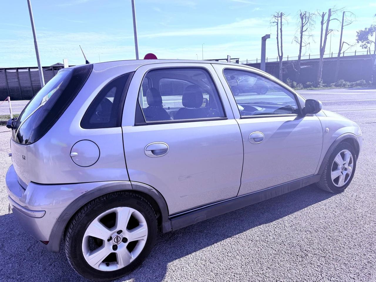 Opel Corsa 1.2i 16V cat 5 porte Ok neopatentati