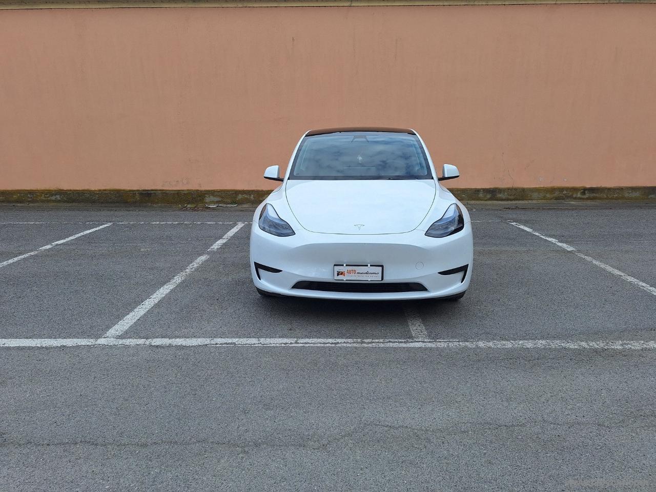 TESLA Model Y STANDARD RANGE RWD TETTO