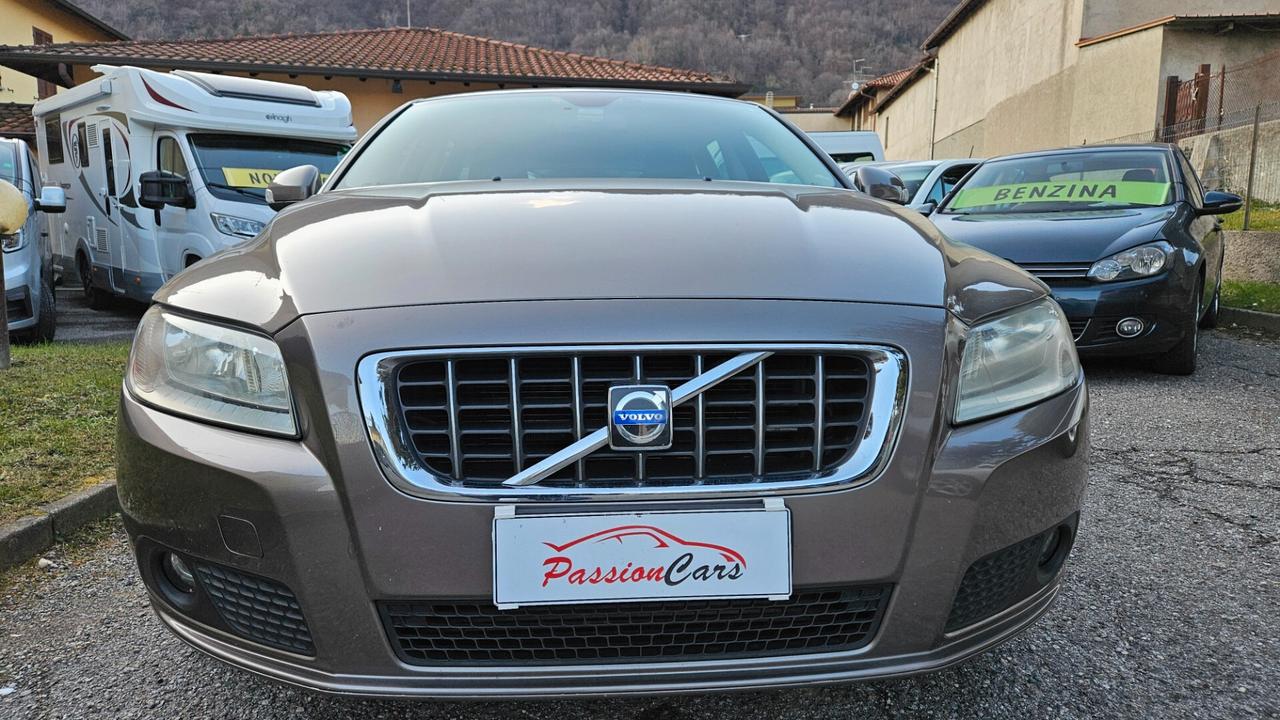 Volvo V70 2.4 D5 Summum