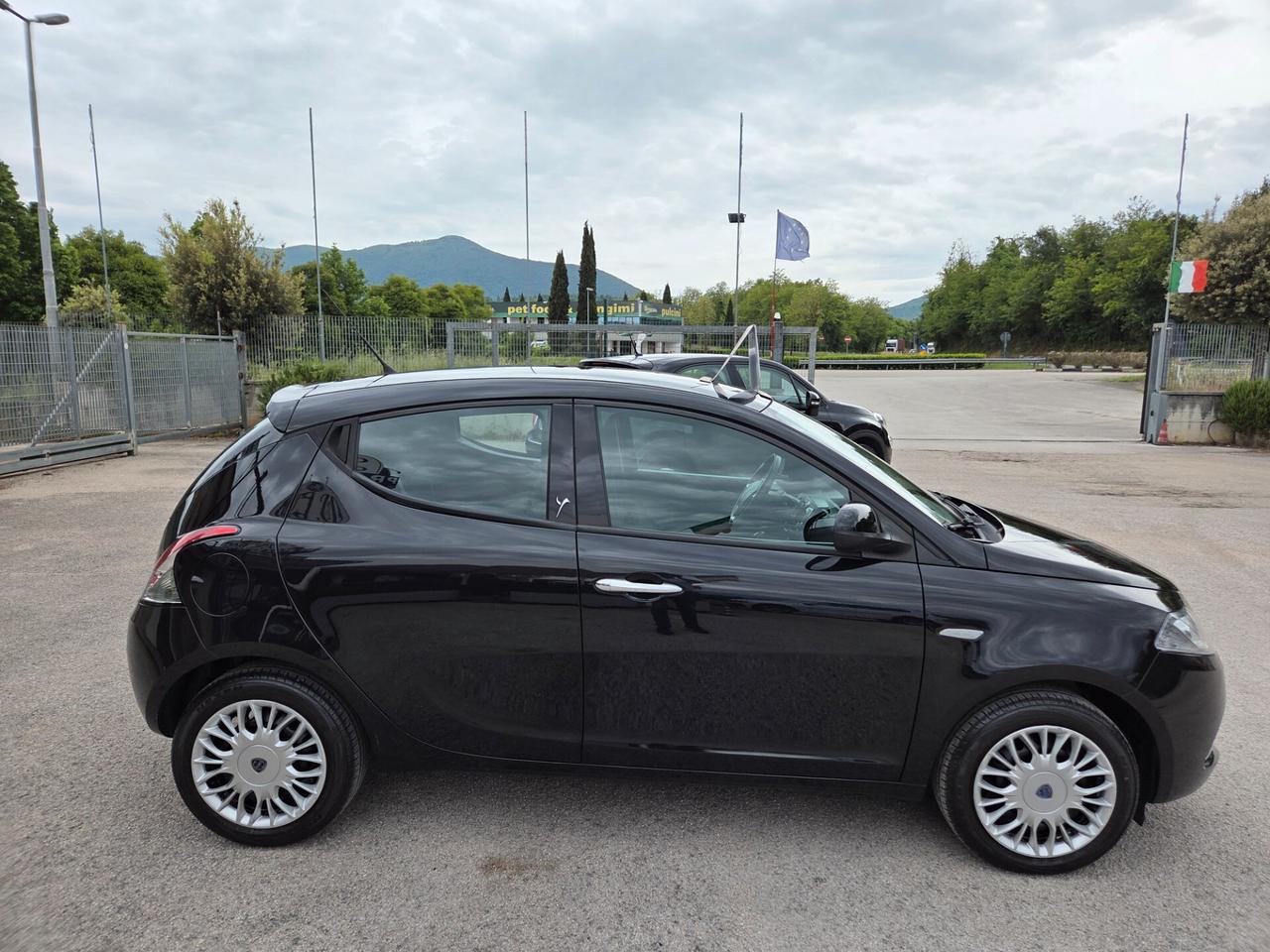 Lancia Ypsilon 1.2 69 CV 5 porte Gold