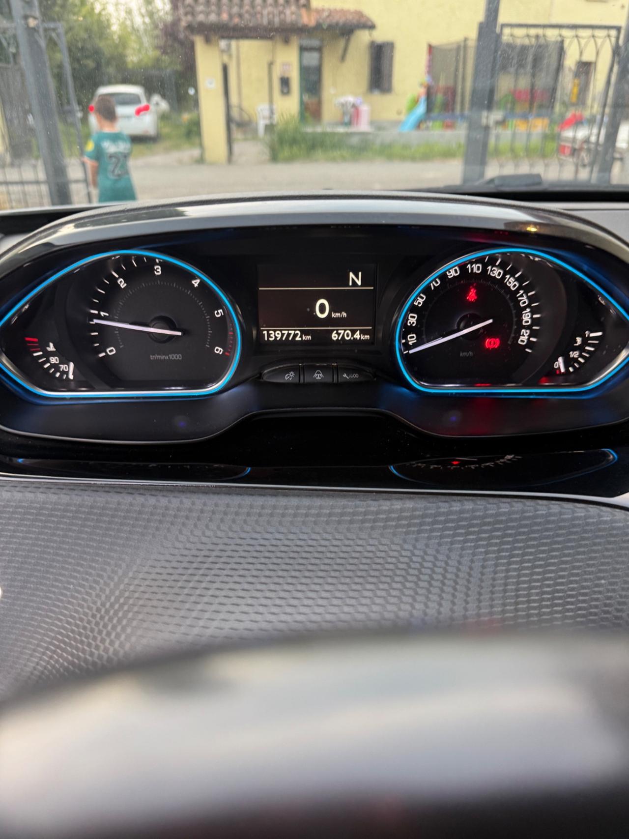 Peugeot 2008 BlueHDi 100 S&S Allure