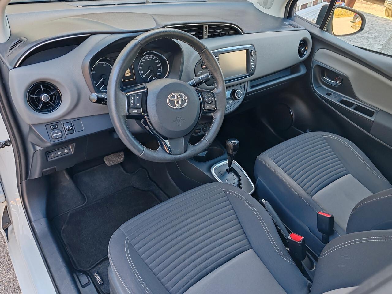 Toyota Yaris 1.5 Hybrid Business