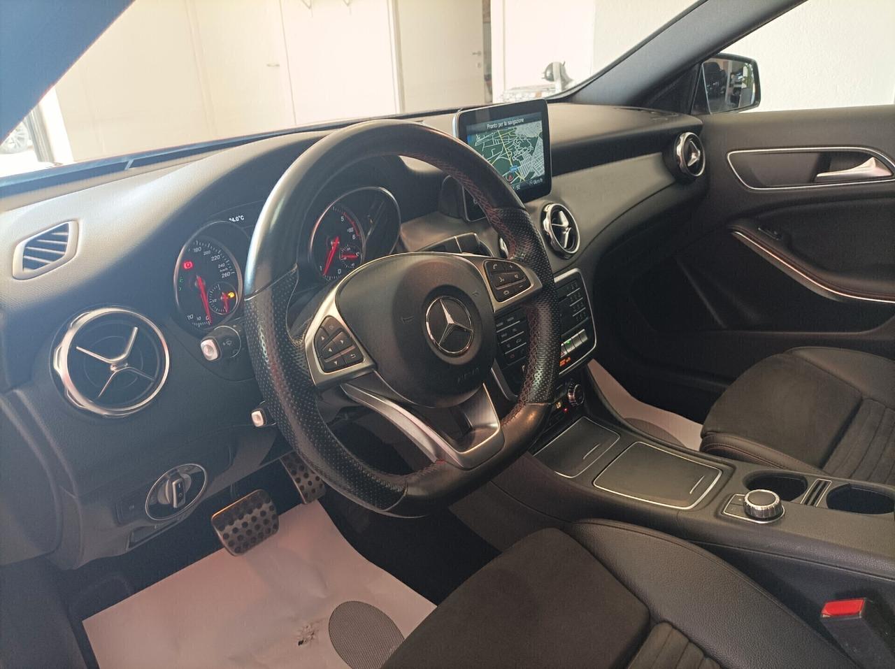 Mercedes GLA 180 AMG PREMIUM NEOPATENTATI