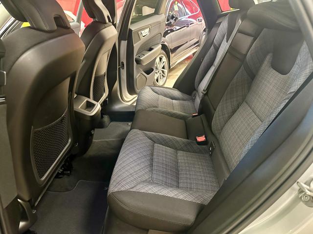 VOLVO XC60 B4 automatico FULL LED NAVI APPLE CAR 30.000 KM