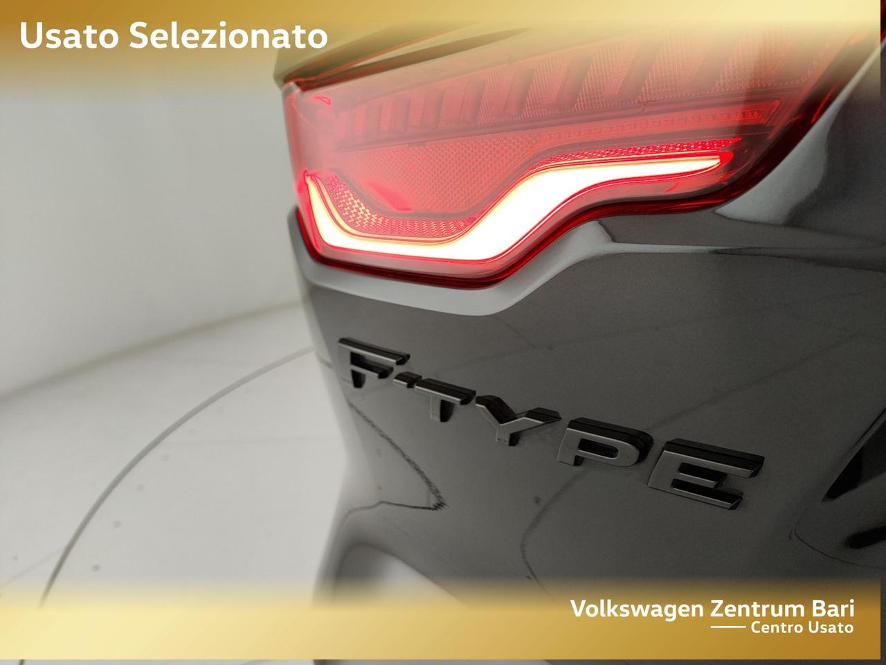 Jaguar F-Type coupe 2.0 i4 r-dynamic rwd 300cv auto