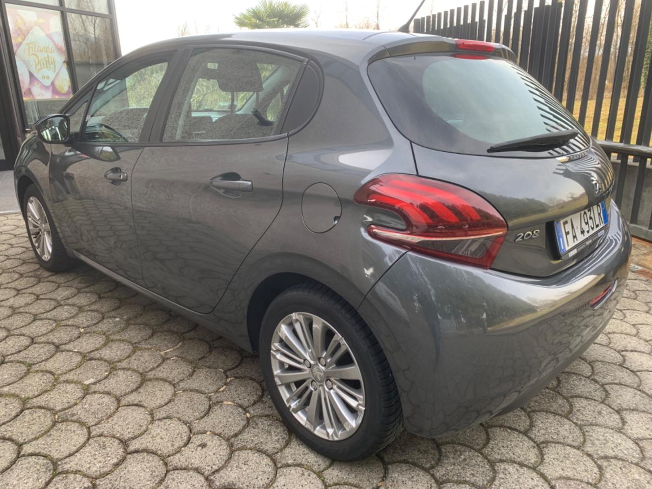 Peugeot 208 PureTech 82 5 porte Allure