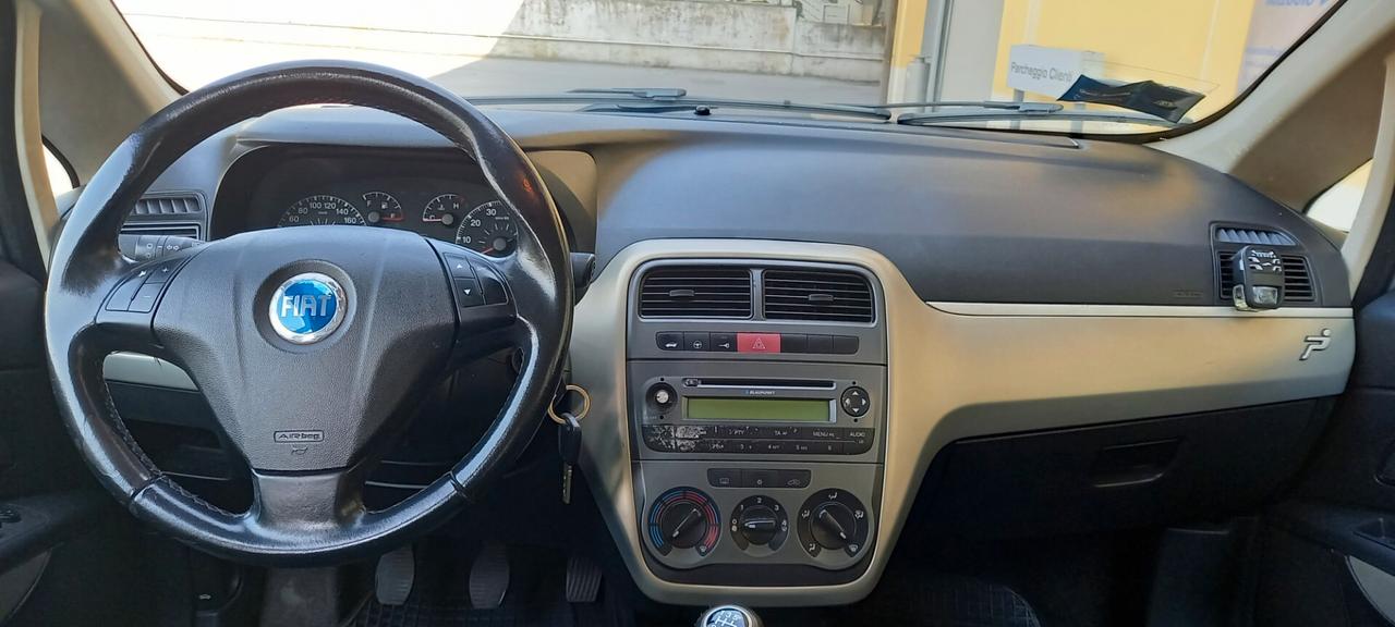Fiat Punto CC. 1.242 Benzina 5 Porte 5 Posti Utilizzabile anche per i Neopatentati.