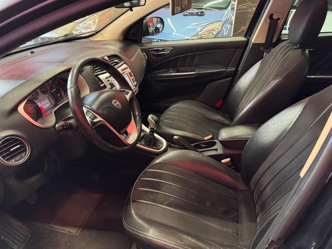 Lancia Delta 1.9 MJT Twinturbo DPF Platino