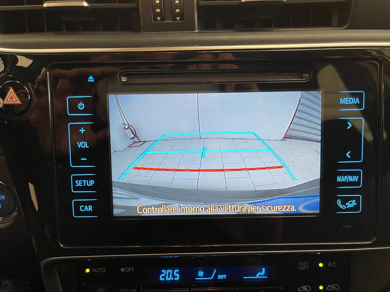 Toyota Auris Business Pack 1.8h cvt-Ok Neopat-LEGGO SOTTO