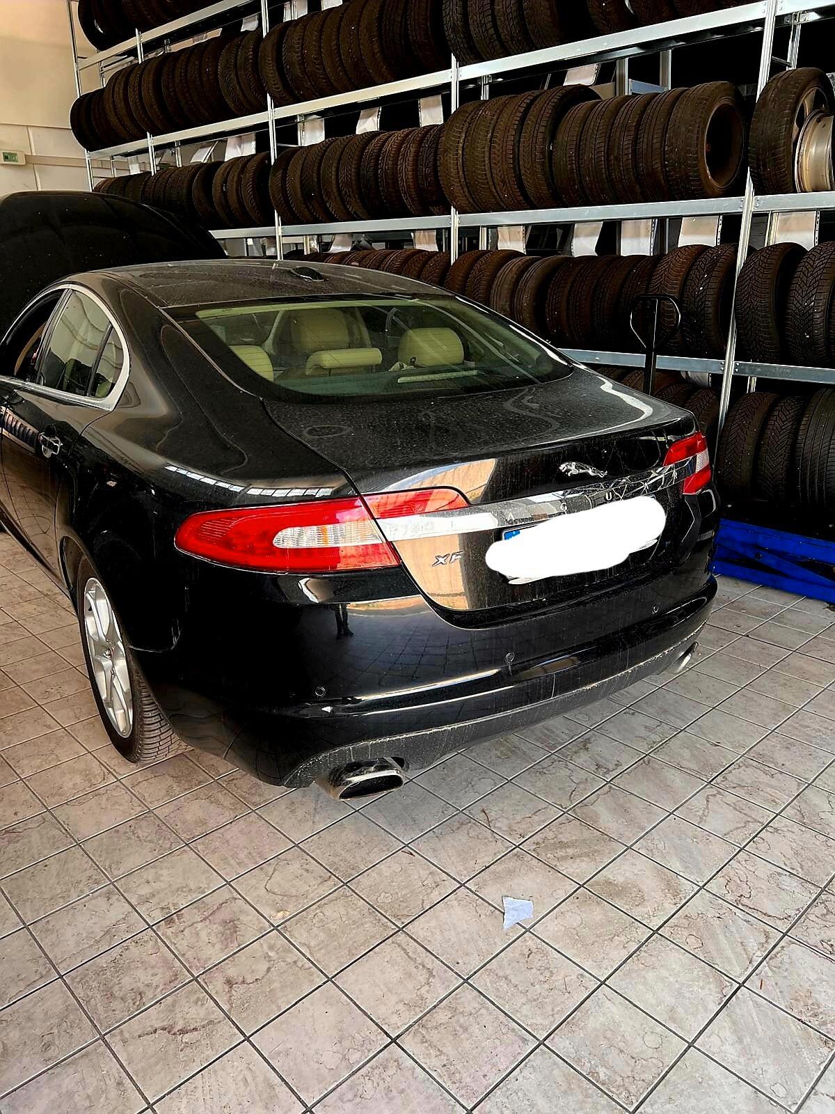 Jaguar XF 3.0 D V6 Luxury