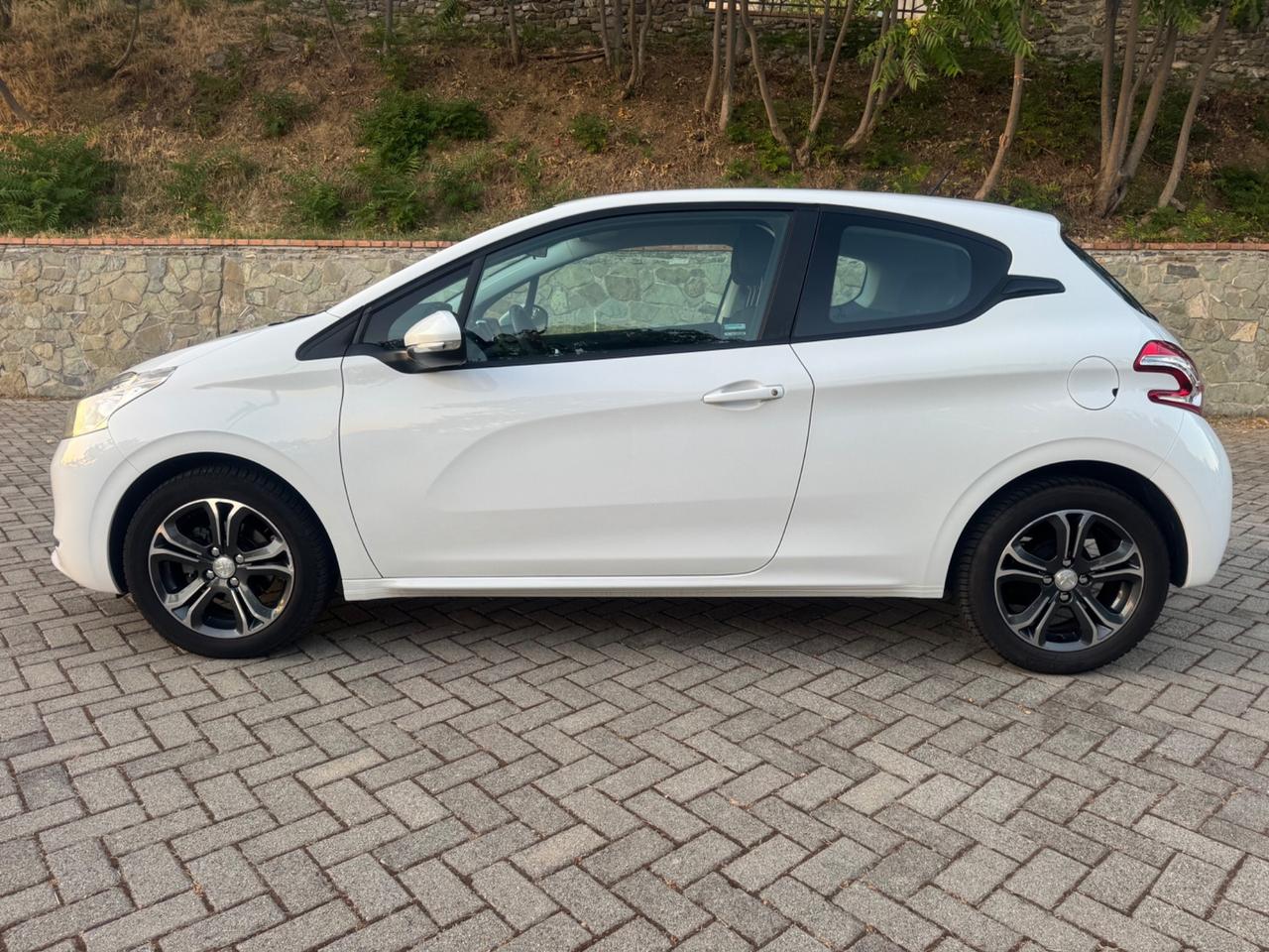Peugeot 208 1.4 HDi 68Cv 3Porte *ALLURE* 2014