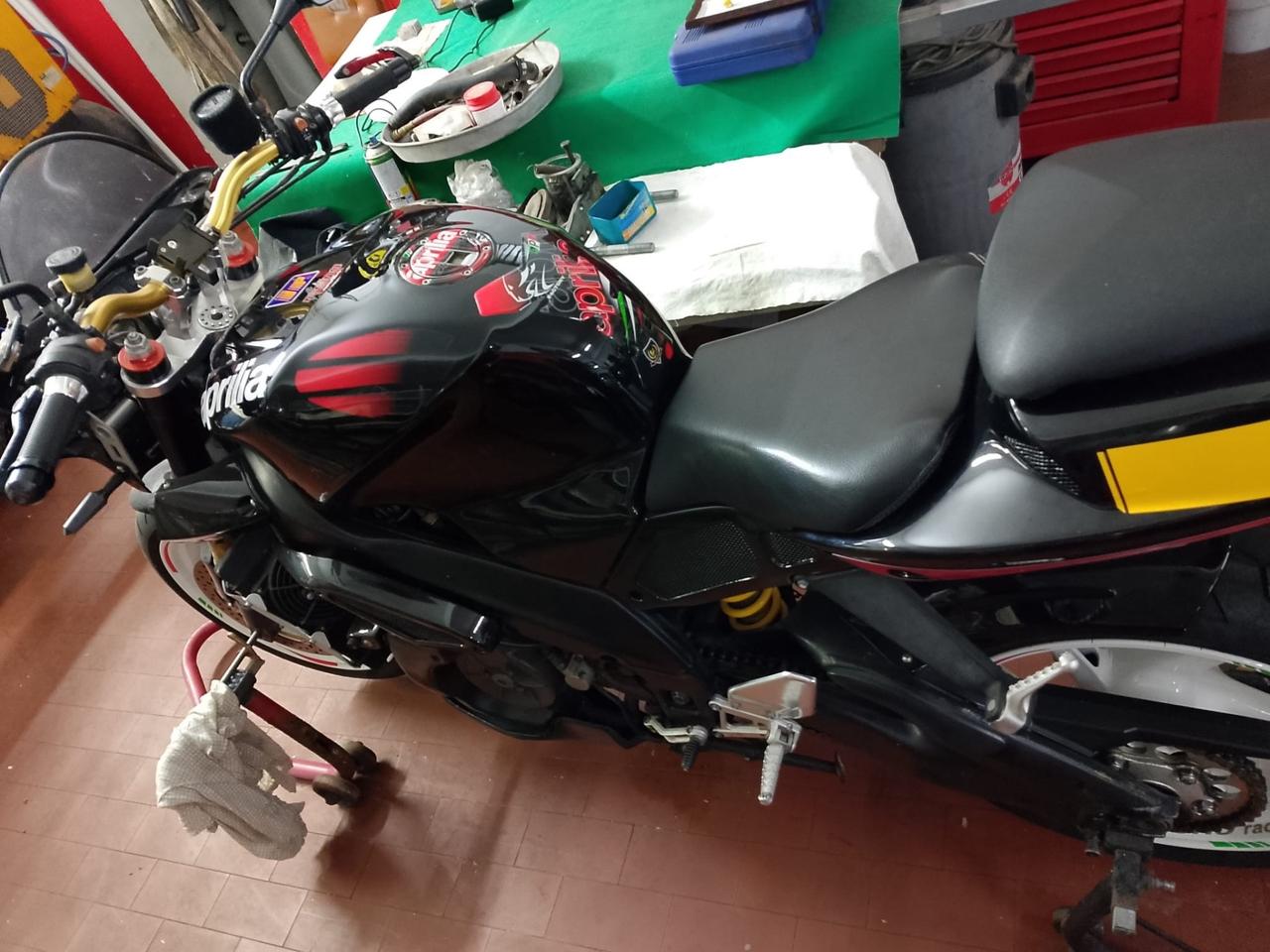 Aprilia Tuono V4 R