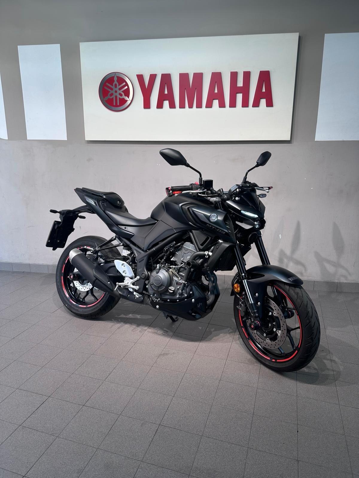 Yamaha MT-03 MDNM8 MIDNIGHT BLACK