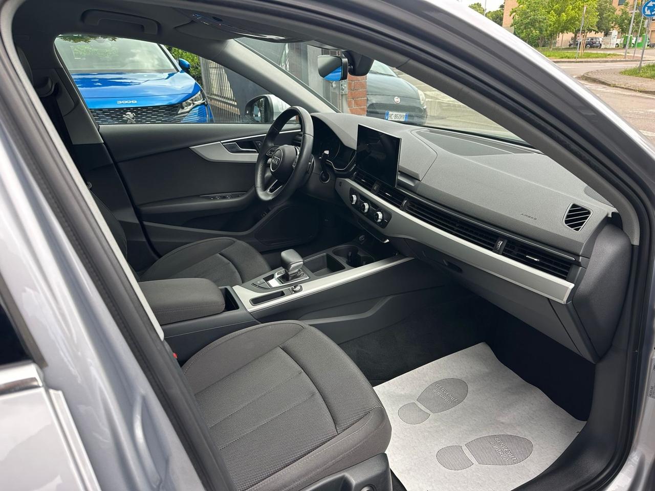 Audi A4 Avant 30 TDI/136 CV S tronic Business Advanced
