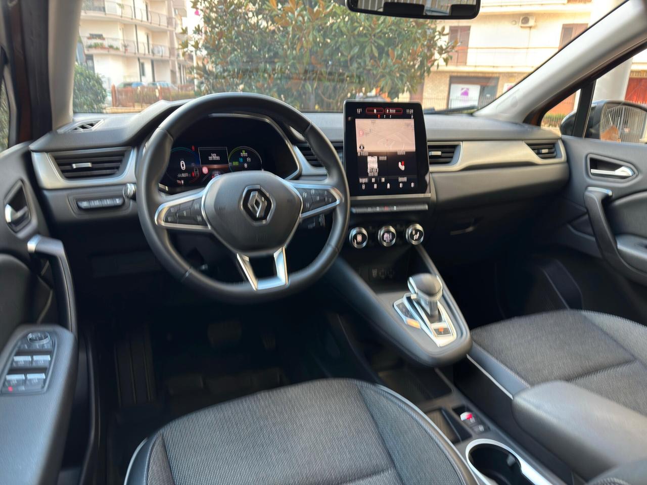Renault Captur 1.6 Plug-in Hybrid E-Tech 160 cv Initiale Paris