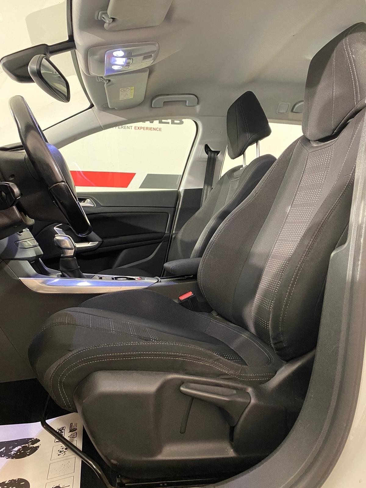 Peugeot 308 PureTech Turbo 130 *PER COMMERCIANTI *
