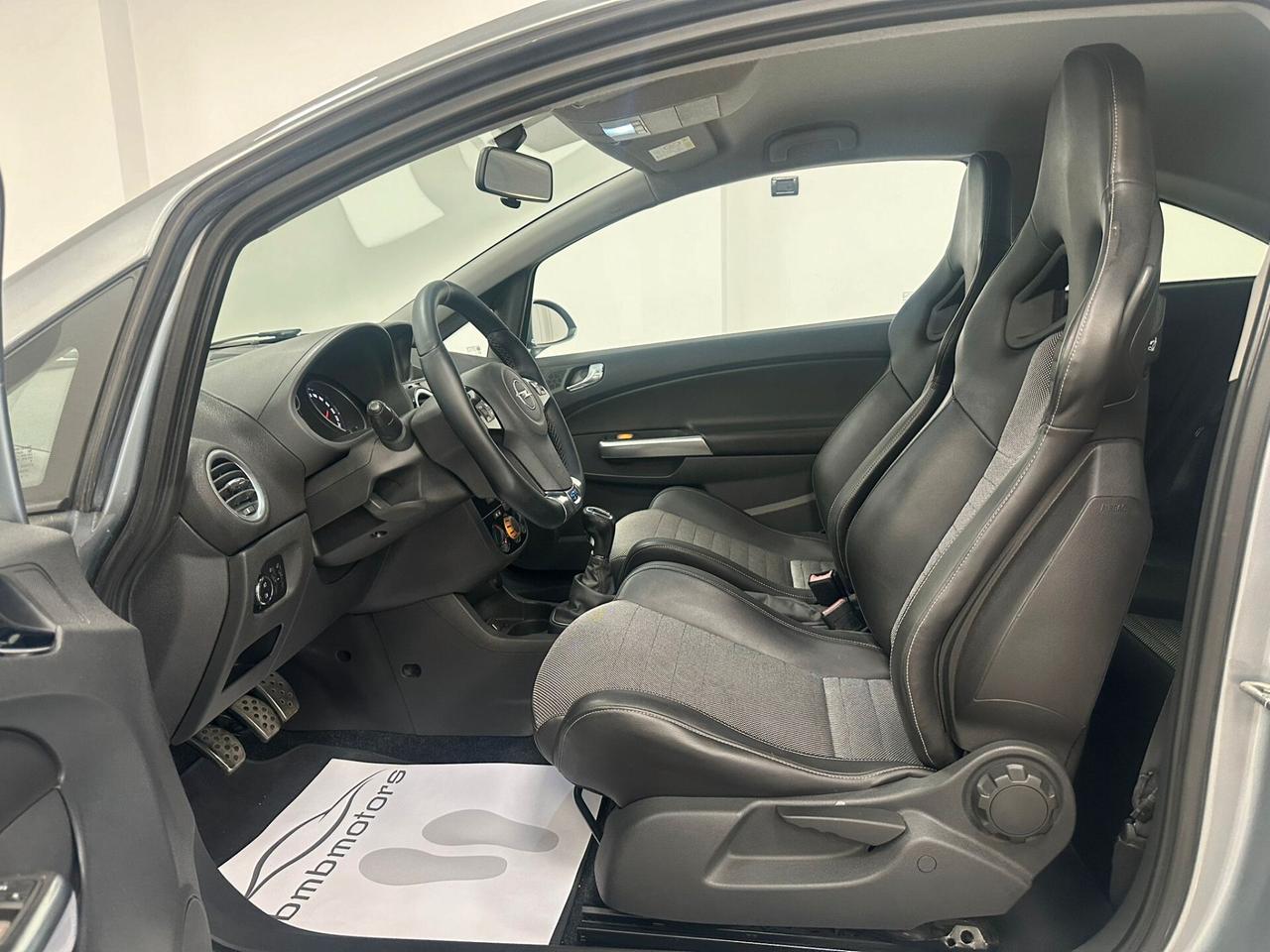 Opel Corsa 1.6 T 192CV 3 porte OPC