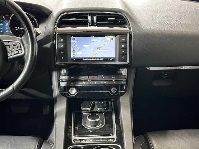 Jaguar F-PACE 2.0 D 180 CV AWD aut. Prestige