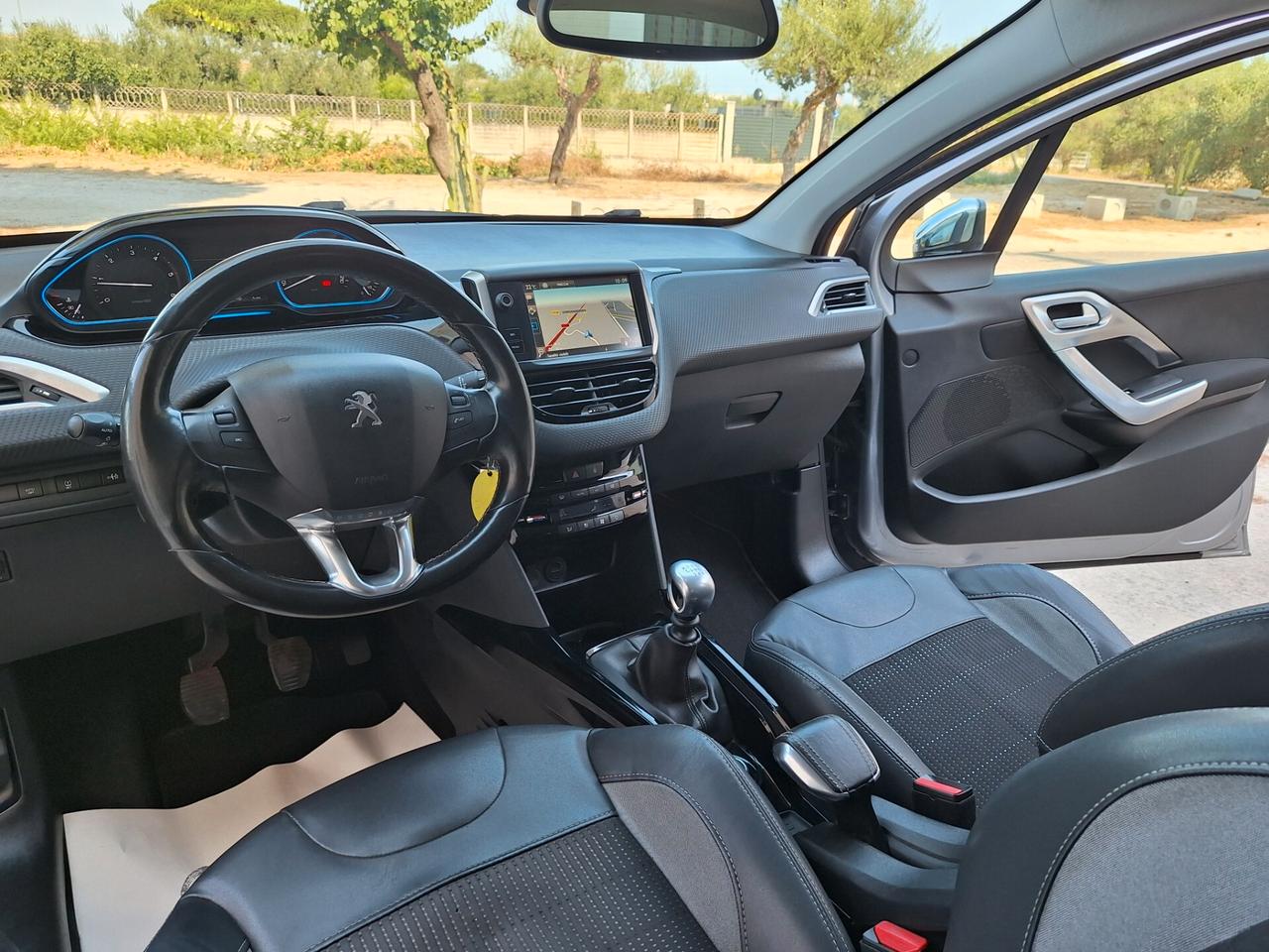 Peugeot 2008 1.6 HDi 120 Allure NAVI FULL