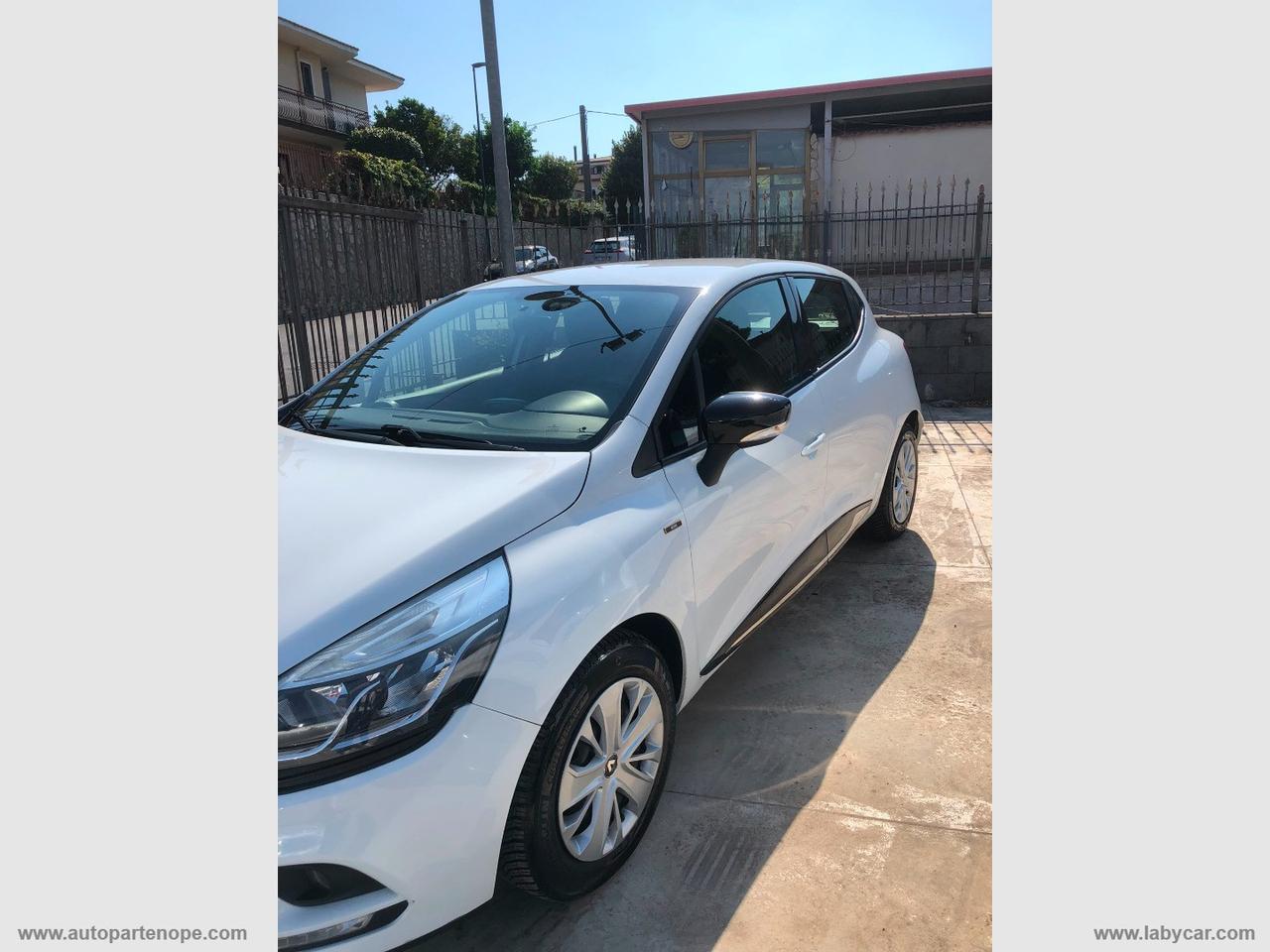 RENAULT Clio dCi 8V 75CV 5p. Moschino Intens