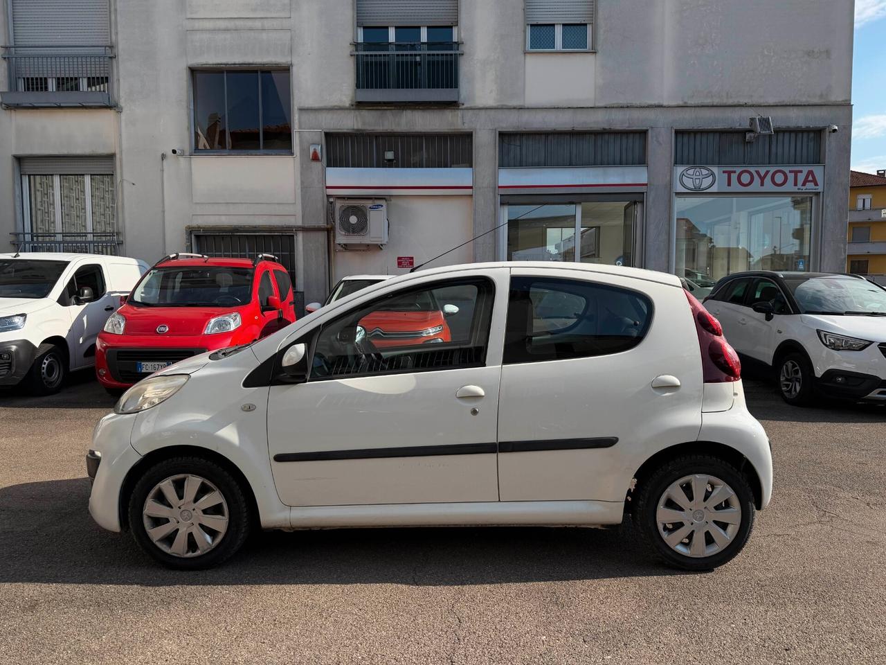 Peugeot 107 1.0 68CV 5p. Urban Move NEOPATENTATI