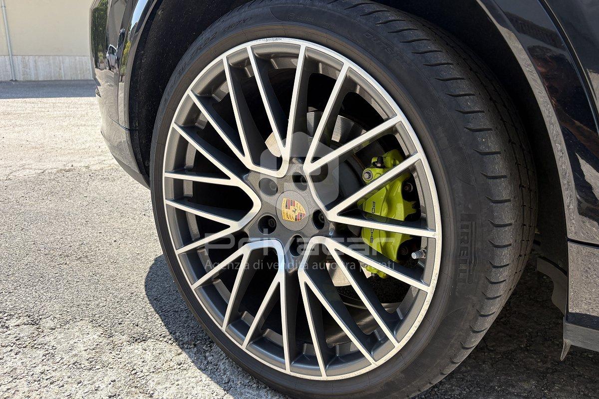 PORSCHE Cayenne Coupé 3.0 V6 E-Hybrid Platinum Edition