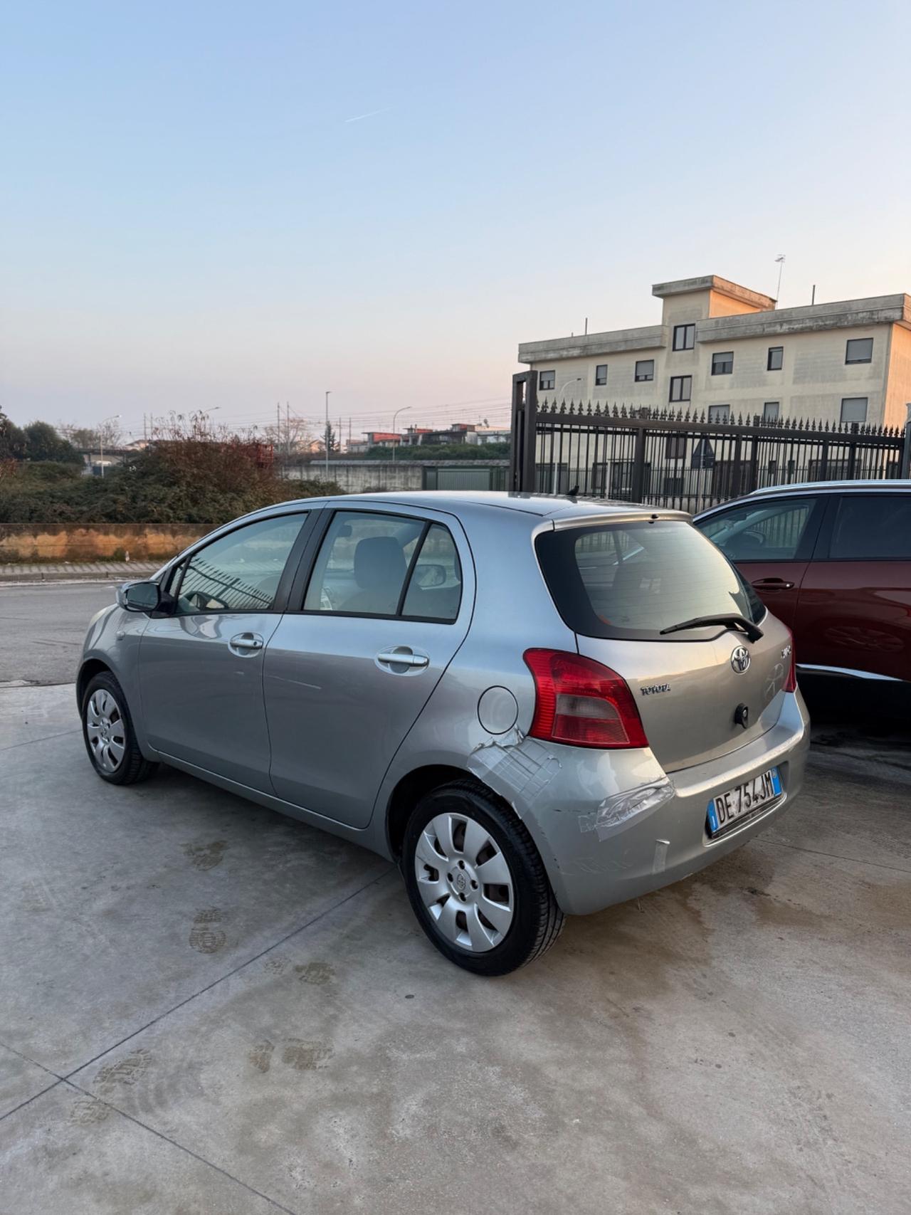 Toyota Yaris 1.0 5 porte Sol