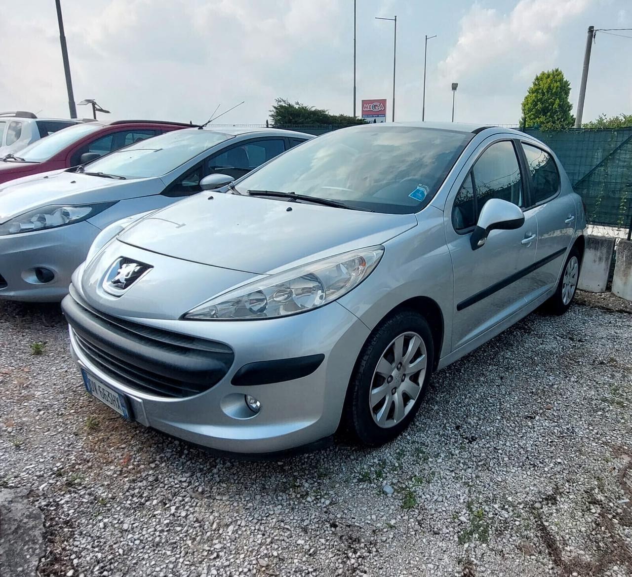 Peugeot 207 1.4 benzina Neopatentati