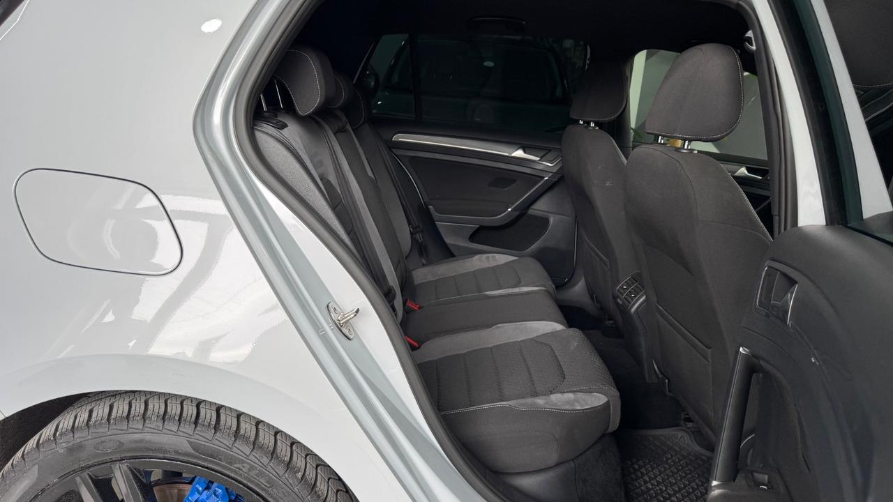 Volkswagen Golf 1.6 TDI 115 CV 5p. R-Line