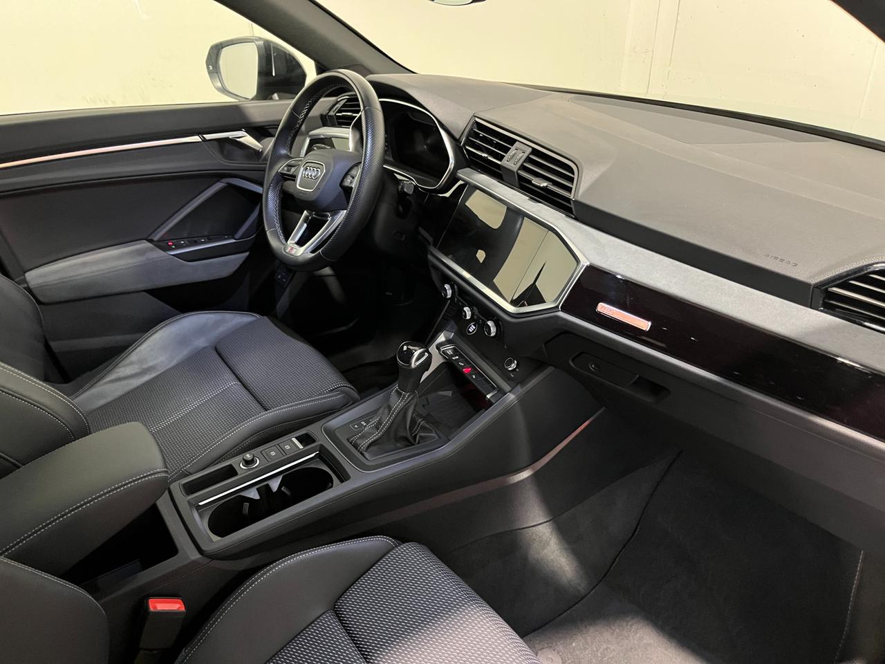 AUDI Q3 SPORTBACK 45 TFSI-E S-TRONIC IDENTITY BLACK