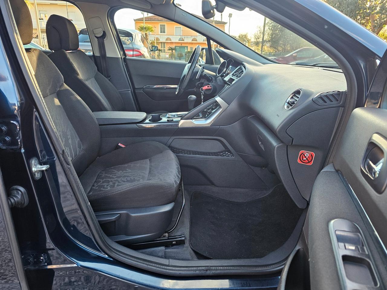 Peugeot 3008 1.6 HDi 112CV cambio robotizzato Business