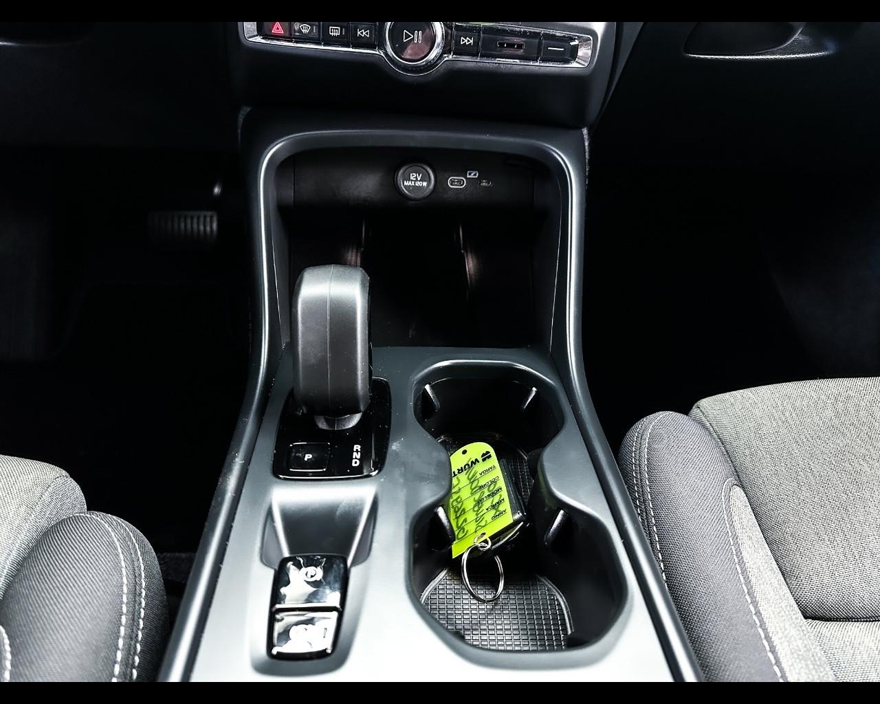 VOLVO XC40 (2017-->) - XC40 B3 automatico Core