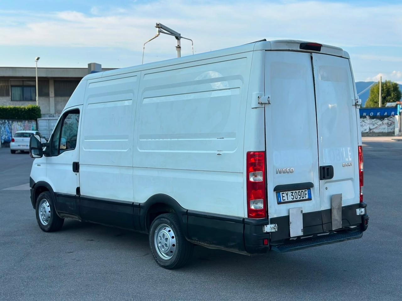 Iveco 35s15 passo medio e tetto alto