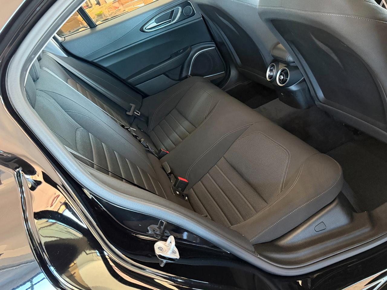 Alfa Romeo Giulia 2.2 TURBODIESEL 160 cv. AT8 BUSINESS (Nav)