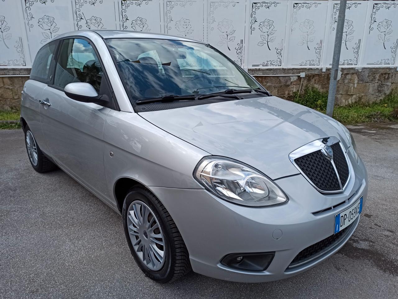 Lancia Ypsilon 1.2 8v Oro